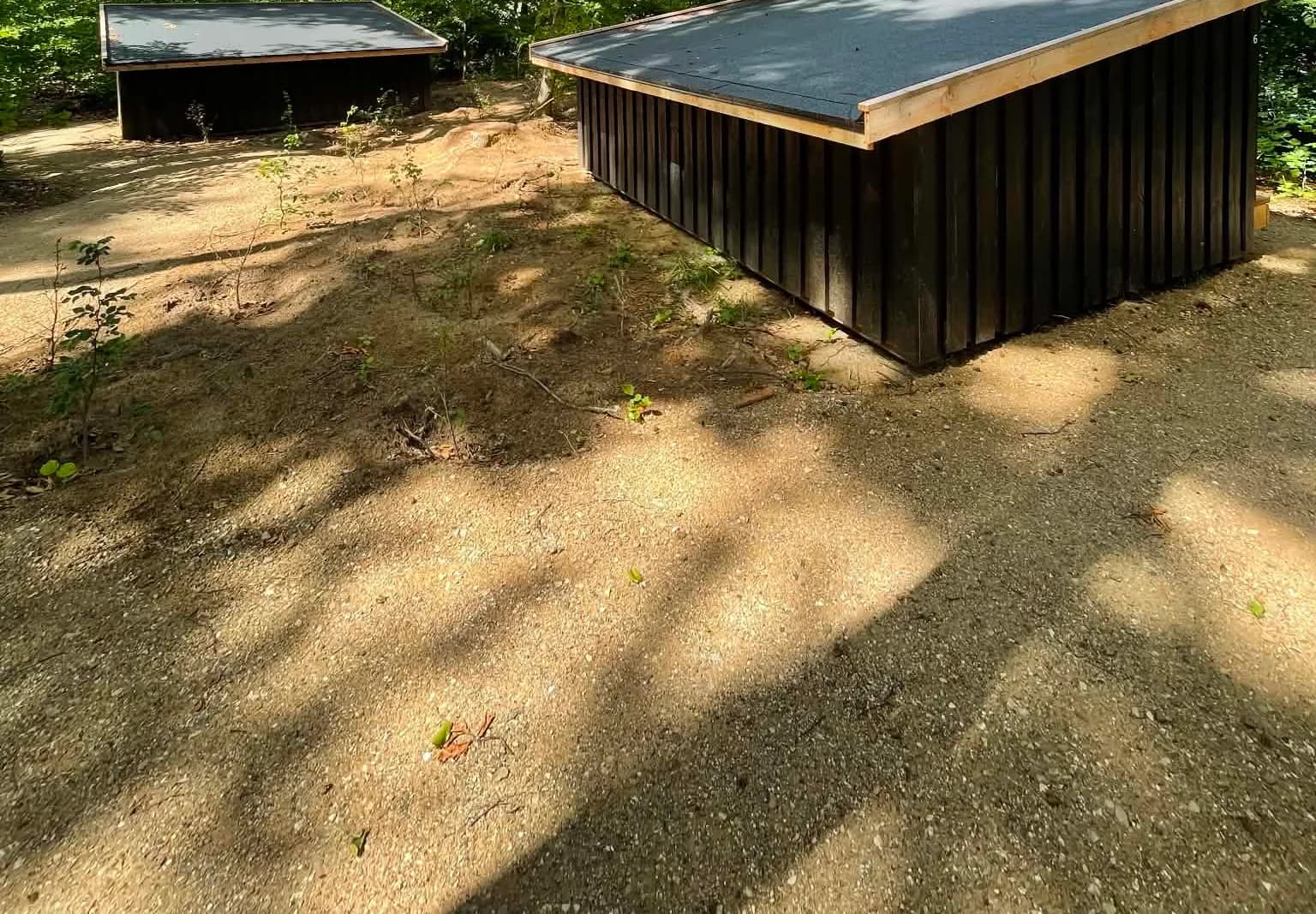 Shelters i træ bygget af Brix Byg ved Tange Sø