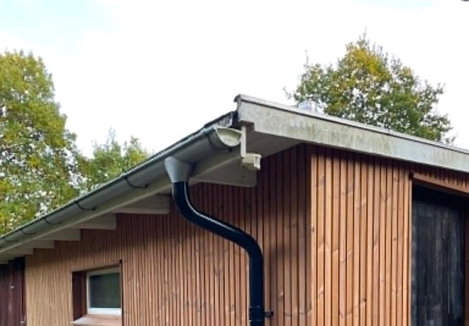 Garagefacade med listebeklædning bygget af Brix Byg